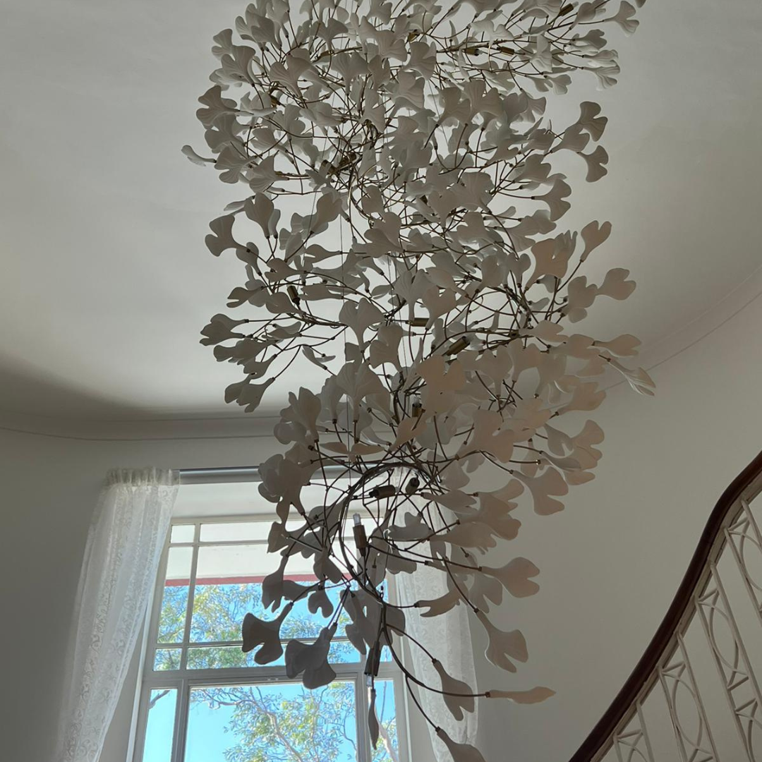 ÉLÉA - Lustre Suspendu Fleur Moderne, Métal/Céramique, Doré.