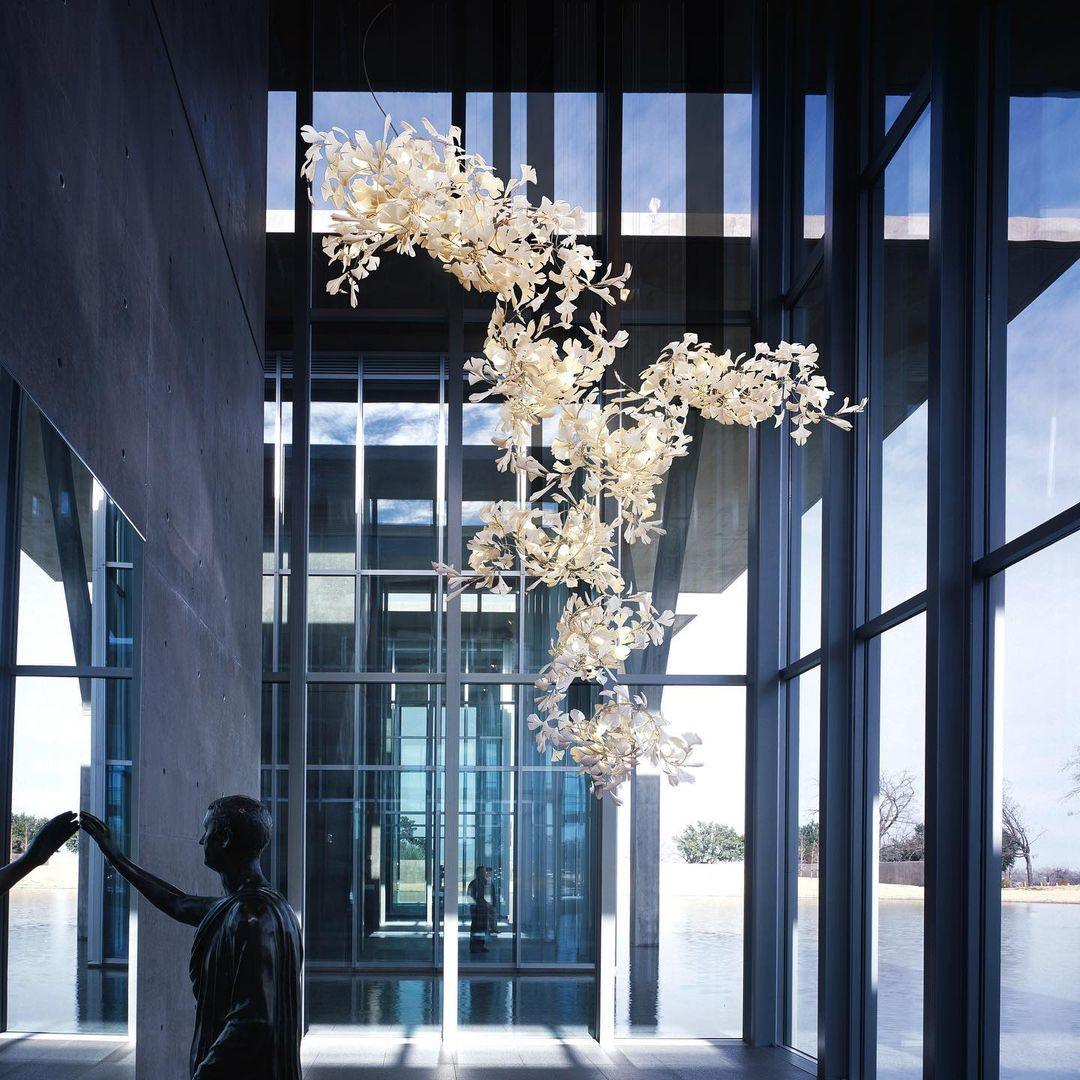 ÉLÉA - Lustre Suspendu Fleur Moderne, Métal/Céramique, Doré.