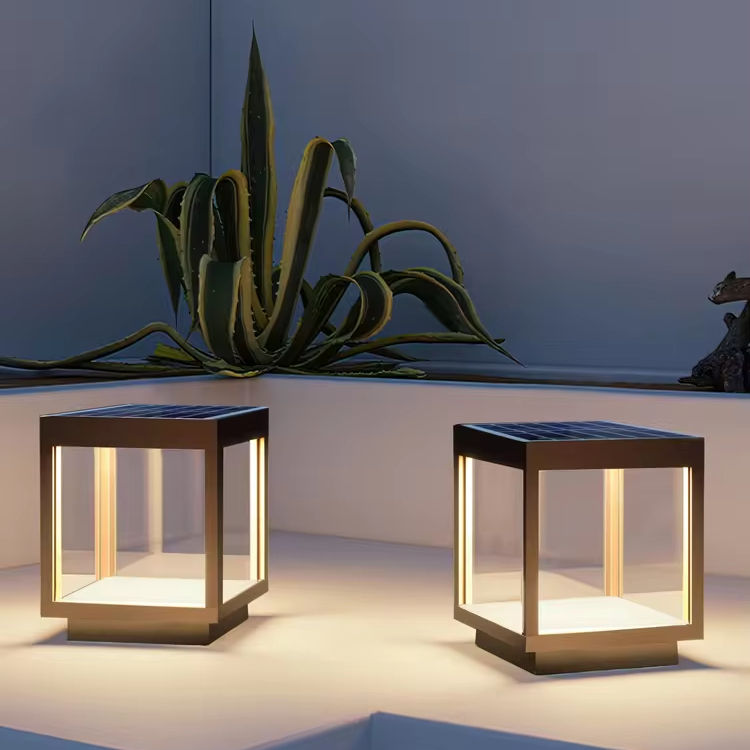 KÉRIA - Eclairage Extérieur Solaire Carré Moderne, Noir