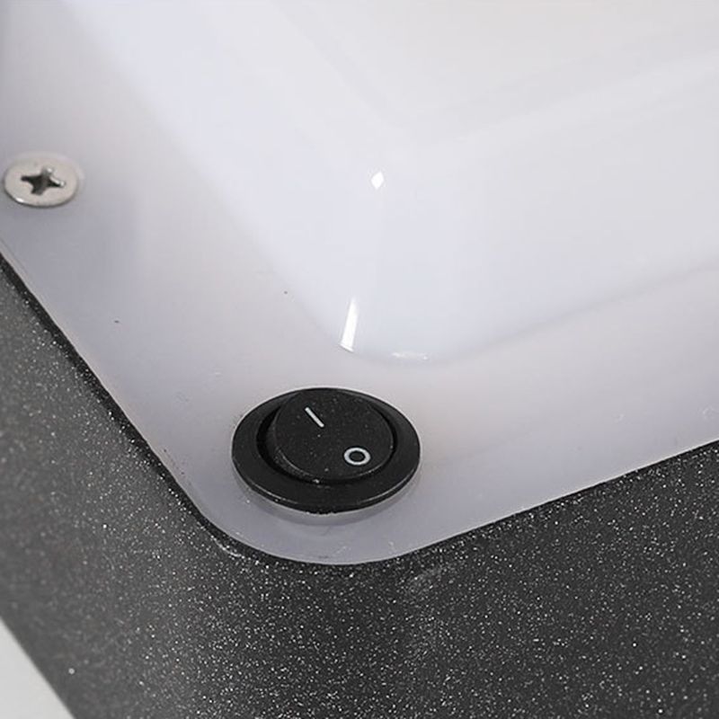 DÉVA - Borne Extérieure Solaire LED Carrée Moderne, Noir