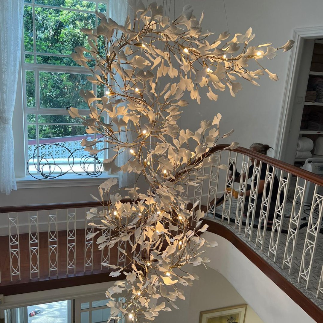 ÉLÉA - Lustre Suspendu Fleur Moderne, Métal/Céramique, Doré.