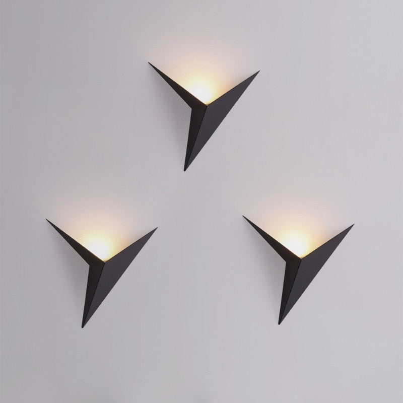 XENA - Applique Murale Intérieure Triangle Minimaliste Moderne, Blanc/Noir/Doré