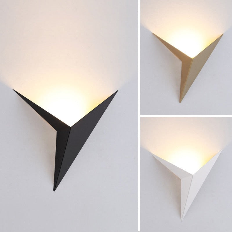 XENA - Applique Murale Intérieure Triangle Minimaliste Moderne, Blanc/Noir/Doré